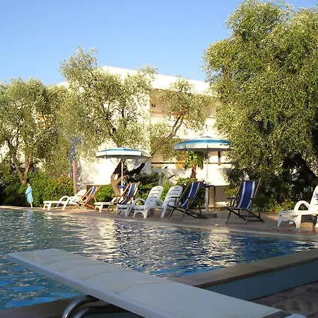 Ξενοδοχείο με διαμερίσματα Baia Del Gallo